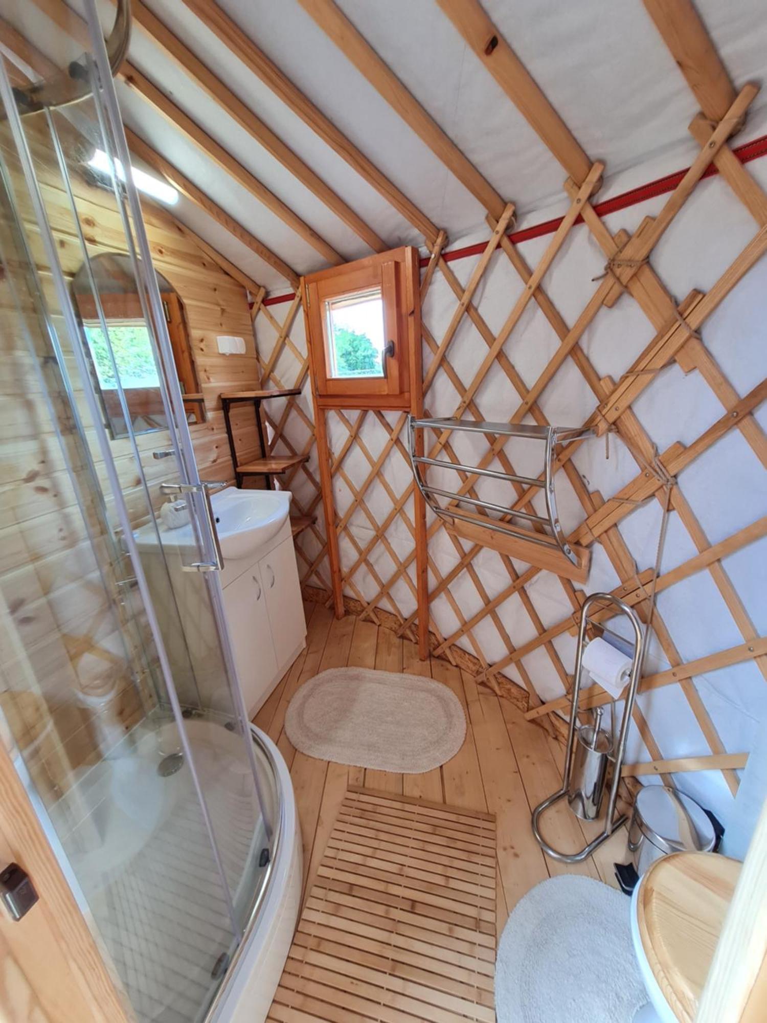 Jurtafarm Rackeve - A Nomad Luxus Hotel Buitenkant foto