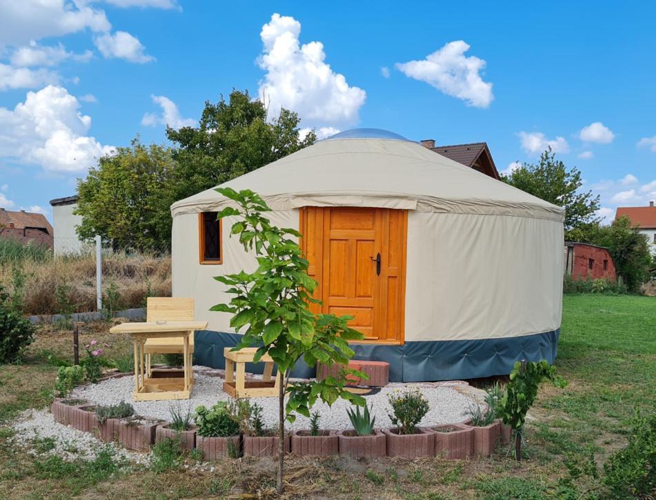 Jurtafarm Rackeve - A Nomad Luxus Hotel Buitenkant foto