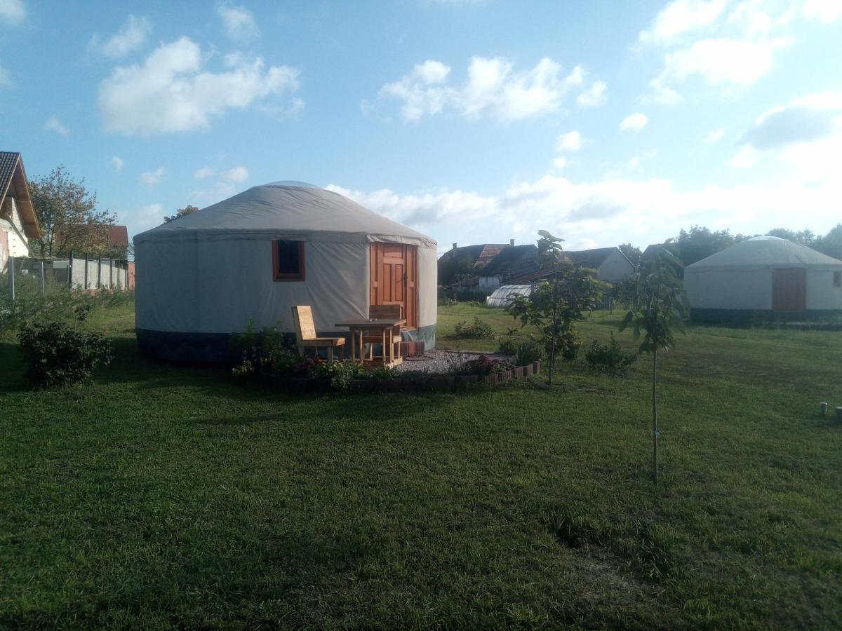 Jurtafarm Rackeve - A Nomad Luxus Hotel Buitenkant foto